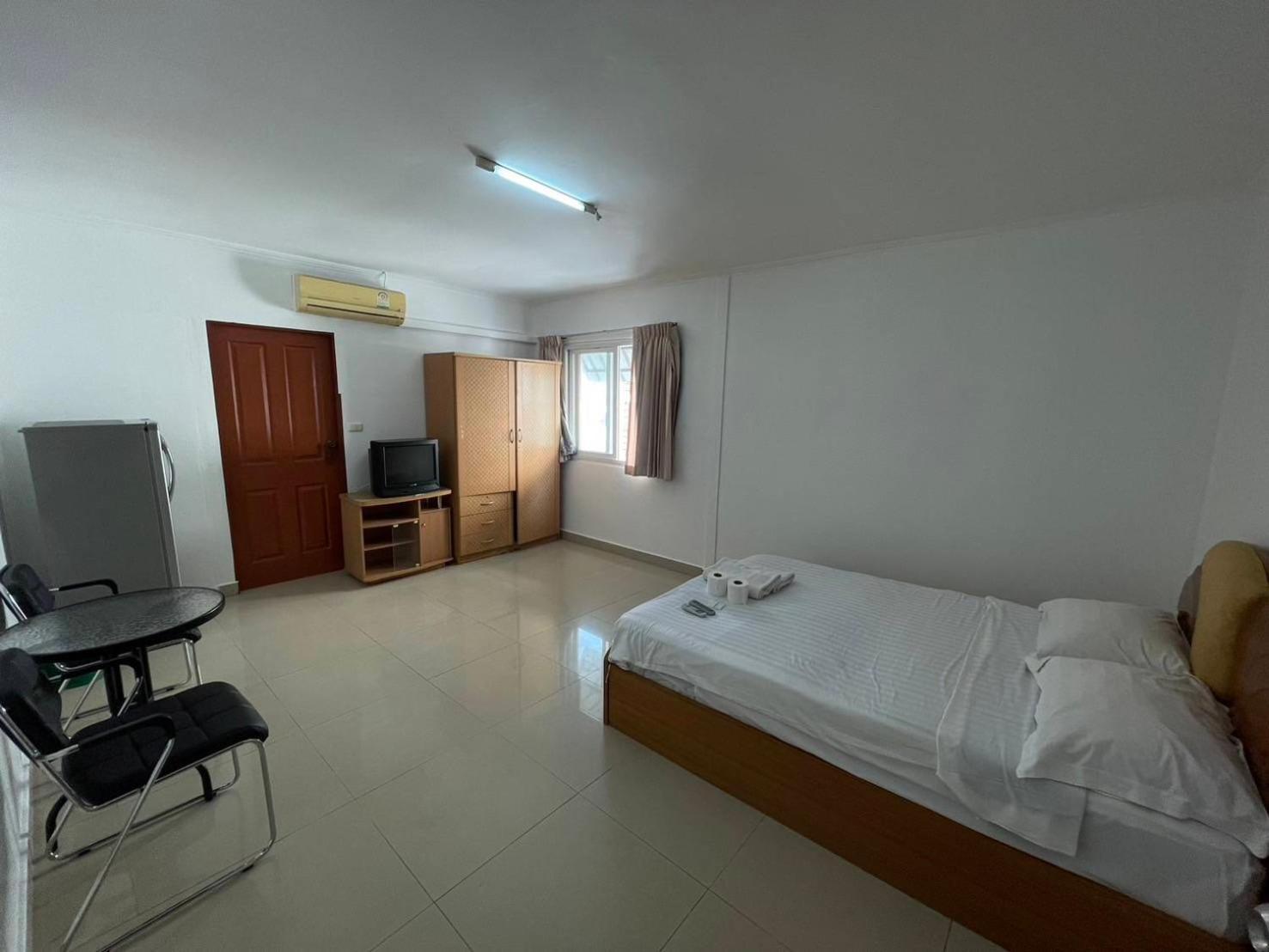 Malee Guesthouse And Restaurant Pattaya Exterior foto
