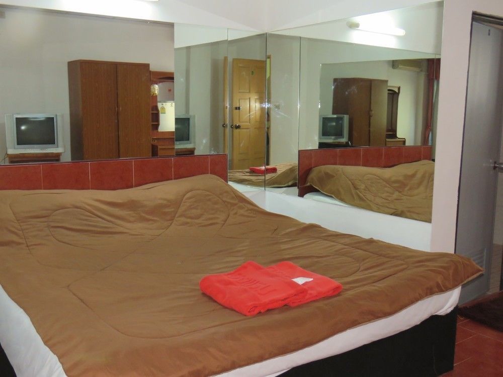 Malee Guesthouse And Restaurant Pattaya Exterior foto